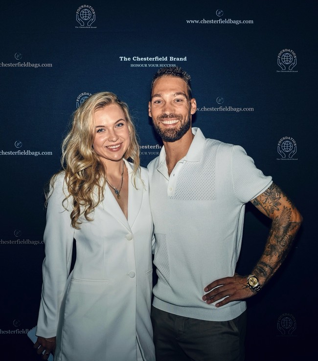 Wanita yang tahun ini memenangkan kejuaraan dunia speed skating sendiri mengaku akhirnya yakin untuk tampil di Playboy karena dukungan dari pacarnya sendiri sesama atlet Olimpiade speedskating, Kjeld Nuis.  Foto: Instagram Joy Beune