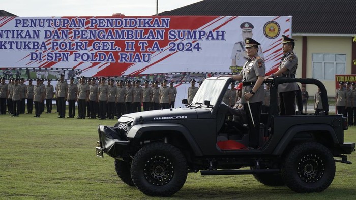 Kapolda Riau Irjen Mohammad Iqbal saat prosesi pelantikan bintara.(Dok Humas Polda Riau)