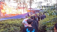 Saat api menyambar rumah makan kala itu tengah dikunjungi banyak pengunjung