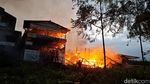 Dahsyatnya Kebakaran Rumah Makan Saat Padat Pengunjung di Subang