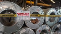 Penyitaan ini dilakukan lantaran produk baja tersebut tidak sesuai dengan Standar Nasional Indonesia (SNI).