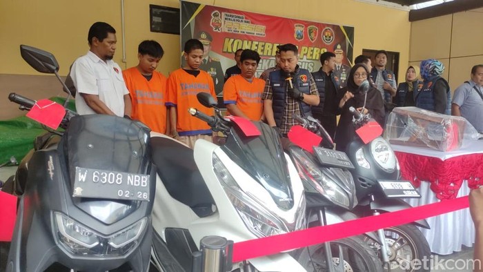 Komplotan penjual motor di marketplace