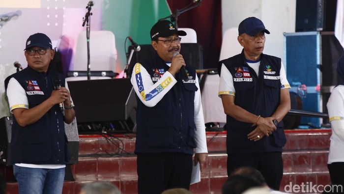 Mensos Saifullah Yusuf atau Gus Ipul bersama jajaran saat menghadiri acara Hari Kesetiakawanan Sosial Nasional (HKSN) 2024 di Gedung Serbaguna Sleman, Rabu (18/12/2024).