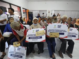Mensos Serahkan Langsung Bantuan Sembako dan PKH di Kantor Pos Sleman