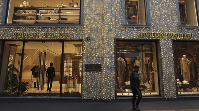 Menyusuri Via MonteNapoleone, Jalan Perbelanjaan Mewah di Milan
