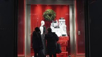 Merek-merek terbesar di jalan tersebut menghasilkan 50 juta euro hingga 100 juta euro dalam penjualan tahunan, kata Miani, yang sangat membantu untuk membayar sewa. Tiffany & Co. tengah bersiap untuk menempati Via Montenapoleone, dan penyewa lama Fendi tengah melakukan ekspansi.