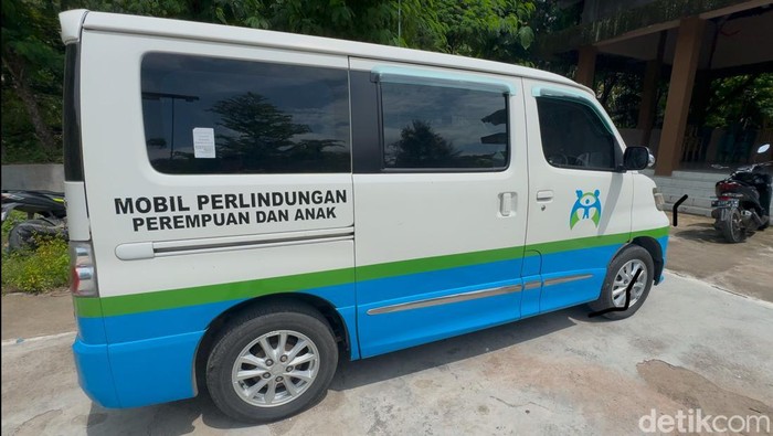 Mobil operasional Dinsosppkb Rembang.