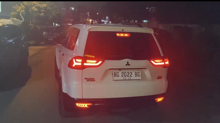 Mobil yang jemput mahasiswi koas Lady usai pemeriksaan kasus penganiayaan.