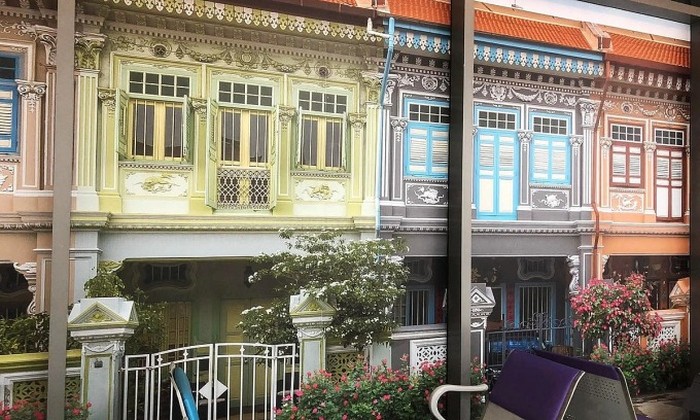 Mural peranakan dipajang di Bandara Phuket