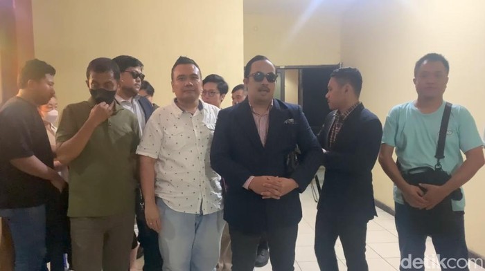 Para pedagang di Makassar melaporkan aplikasi online shop atas dugaan penipuan.