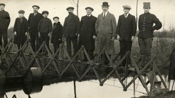 Jembatan Lipat Untuk Keadaan Darurat, Diciptakan Oleh L. Deth. Jembatan Darurat Dapat Dengan Mudah Diangkut Dengan Gerobak Tangan. Belanda, 1926 Foto: Boredpanda