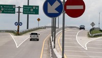 Mereka menambah jumlah personel di gerbang tol Ngawi, menyiapkan perangkat mobile reader atau pembaca kartu tol elektronik serta mengoperasikan gardu resevibel untuk meningkatkan kapasitas gerbang tol.  