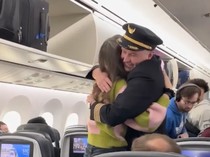 Momen Haru Pilot Bertemu Pendonor Tulang Sumsum Sebelum Lepas Landas