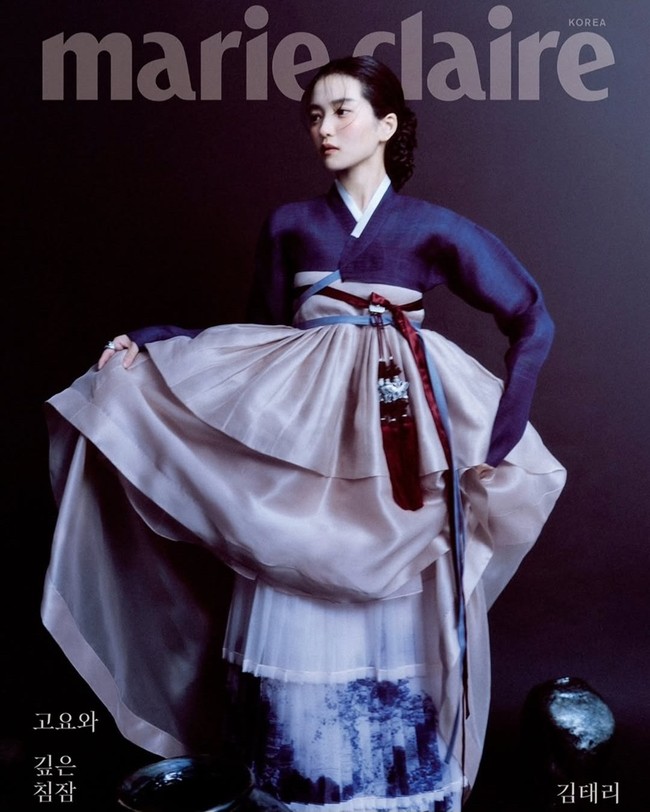 Sebelum Kim Tae Ri, ada atlet figure skater Kim Yuna dan aktris Suzy yang memancarkan keanggunannya sebagai model Hanbok Wave 2022 dan 2023. Foto: dok. Marie Claire Korea