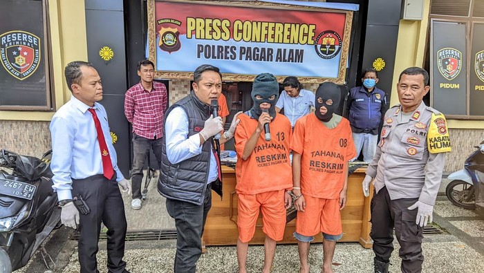 Polisi rilis kasus pedagang tombak pemuda di Pagaralam.