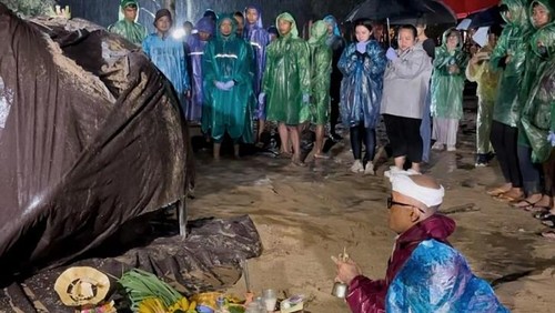 Prosesi penguburan gajah Moly di Bali Zoo, Gianyar, Bali, Selasa (17/12/2024).