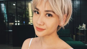 BCL sukses tampil elegan dengan rambut pendek, bahkan sempat hadir dengan warna pirang yang ikonik. Foto: Instagram: @itsmebcl