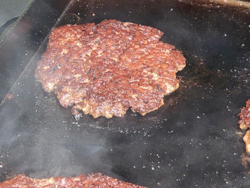 Restoran Ini Pakai Minyak yang Sama Masak Burger Selama 100 Tahun