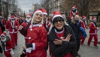 Ini merupakan maraton amal tahunan dengan peserta berkostum Sinterklas.  