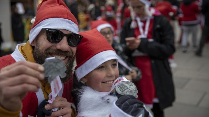 Thousands of Kosovars donned their festive attire for the annual Christmas theme charity run of Santas flooding the streets of Kosovo's capital on Sunday, Dec 15, 2024. The annual tradition seeks to gather funds for families in need. (AP Photo/Visar Kryeziu)