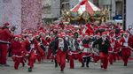 Ribuan Orang Berkostum Sinterklas Semarakkan Maraton Amal di Kosovo