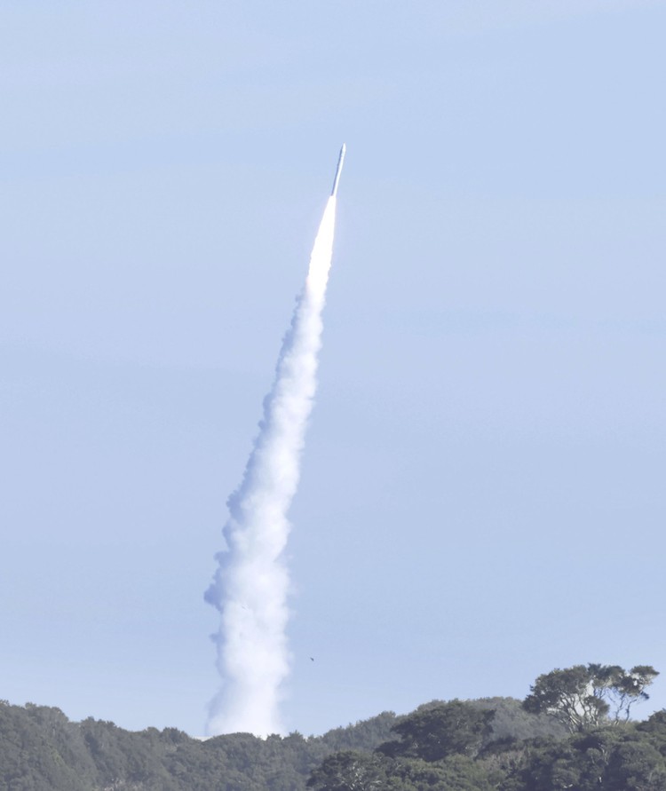 Roket Jepang Space One Gagal Luncurkan Satelit ke Orbit The Kairos No. 2 rocket, a Japanese commercial rocket carrying a set of satellites, is launched from Space Port Kii in Kushimoto town, western Japan Wednesday, Dec. 18, 2024. (Kyodo News via AP)