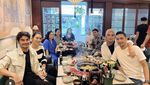 Romantisnya Tyas Mirasih dan Tengku Tezi Saat Makan Seafood dan Hot Pot