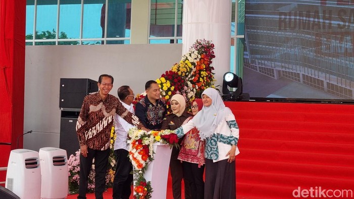 RSUD Eka Candrarini milik Pemkot Surabaya resmi beroperasi.