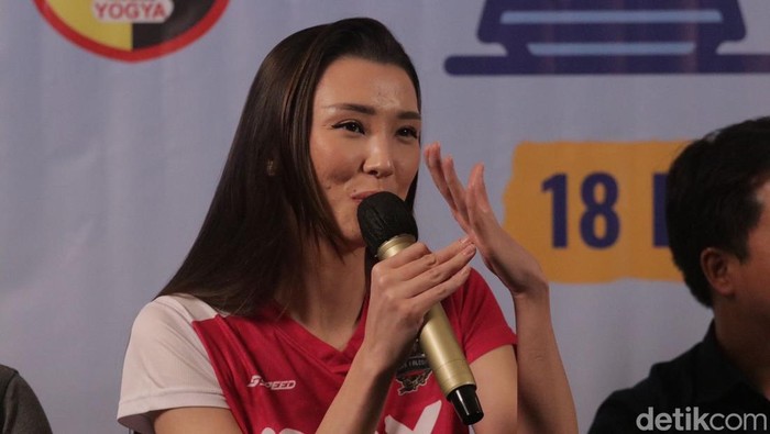 Pevoli Kazakhstan, Sabin Altynbekova saat jumpa pers bersama Yogya Falcons di wilayah Mantrijeron, Kota Jogja, Rabu (18/12/2024).
