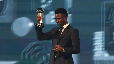 Senyum Bahagia Vinicius Junior Jadi Pemain Pria Terbaik FIFA 2024