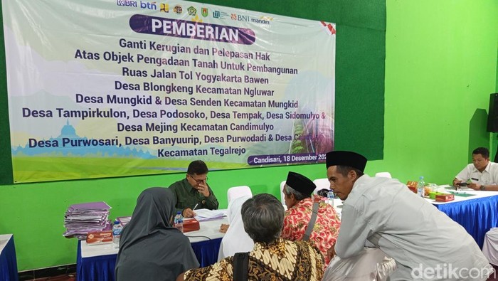 Suasana pembayaran UGR Tol Jogja-Bawen di Magelang, Rabu (18/12/2024).