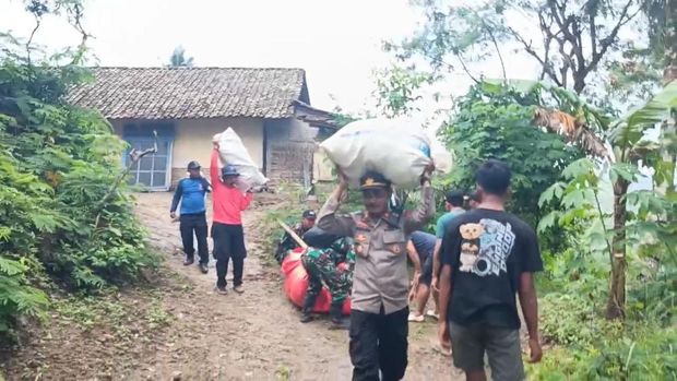 tanah gerak dan longsor di trenggalek