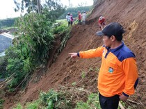 Tebing Setinggi 20 Meter Longsor Timpa Rumah di Temanggung