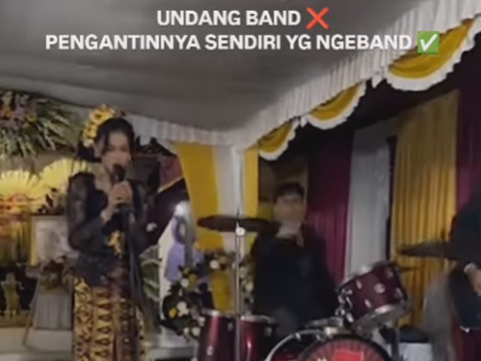 Video pengantin wanita membawakan musik metal di acara pernikahannya mendadak viral dan menajdi sorotan di media social.