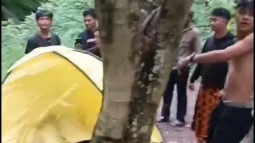Video viral wisatawan gerebek sejoli mesum dalam tenda kuning di Dau, Malang