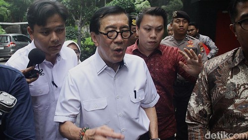 Mantan Menteri Hukum dan HAM Yasonna Laoly diperiksa KPK. Ia dimintai keterangan sebagai saksi dalam kasus suap dengan tersangka Harun Masiku.