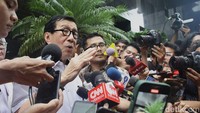 Ada surat saya kirim ke Mahkamah Agung untuk permintaan fatwa tentang keputusan Mahkamah Agung nomor 57. Kami minta fatwa karena di situ ada perbedaan tafsir antara KPU dan DPP tentang suara caleg yang meninggal, kata Yasonna di Gedung KPK, Jakarta Selatan, Rabu (18/12/2024).  