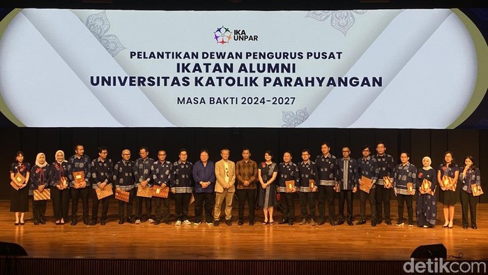 Acara Pelantikan DPP IKA UNPAR di  Ruang Auditorium PPAG 2, Kampus UNPAR Ciumbuleuit, Kota Bandung, Rabu (17/12/2024).