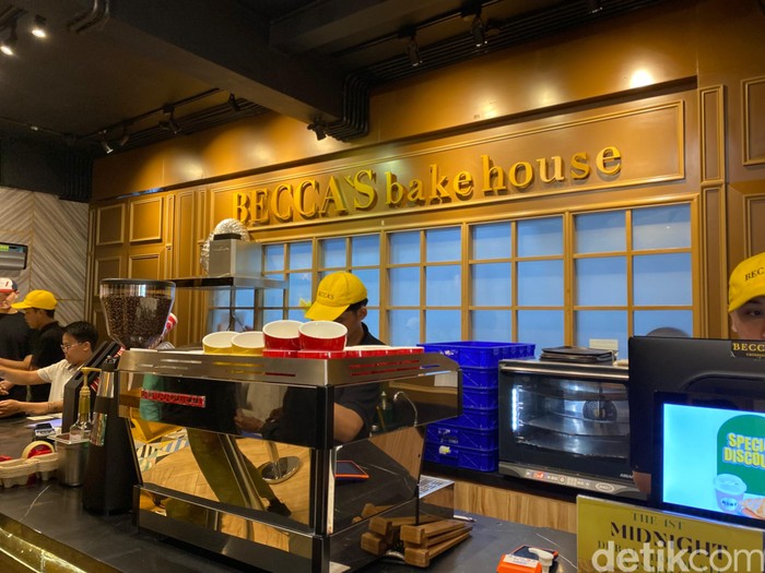 Antrean cokelat Dubai di Becca's Bakehouse Antrean cokelat Dubai di Becca's Bakehouse