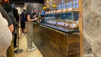 Cokelat Dubai dari Beccas Bakehouse ini dibanderol Rp 99.000. Ukurannya jauh lebih kecil dibandingkan cokelat Dubai pada umumnya. Foto: detikcom/Riska Fitria