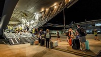 Vanuatu diguncang gempa dengan kekuatan magnitudo 7,3 pada Selasa siang (17/12/2024). Pada 12:47 siang Australian Eastern Daylight Time (AEDT), gempa bumi berkekuatan 7,3 skala Richter terjadi di dekat ibu kota Vanuatu, Port Vila. (CPL Adam Abela/Australian Department of Defence via AP)