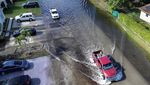 Bak Sungai, Begini Penampakan Banjir Rendam Jalanan di Florida