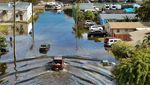 Bak Sungai, Begini Penampakan Banjir Rendam Jalanan di Florida