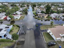 Bak Sungai, Begini Penampakan Banjir Rendam Jalanan di Florida