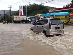 5 Kecamatan di Barru Banjir, Jalur ke Arah Bulu Dua Soppeng Terganggu