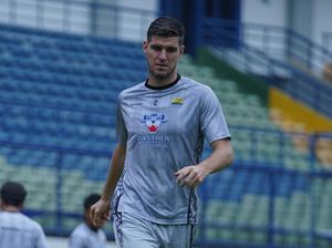 Nick Kuipers Persembahkan Kemenangan Persib untuk Dedi Kusnandar