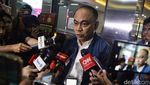 Acungan Jempol-Lambaian Tangan Budi Arie Usai Diperiksa Bareskrim