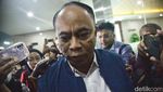 Acungan Jempol-Lambaian Tangan Budi Arie Usai Diperiksa Bareskrim
