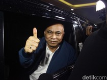 Acungan Jempol-Lambaian Tangan Budi Arie Usai Diperiksa Bareskrim