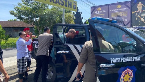 Oleksandr Doroshenko (32), WNA Ukraina, diamankan di Yeh Gangga, Desa Sudimara, Kecamatan Tabanan, Rabu (18/12/2024). (Dok. Polsek Tabanan)